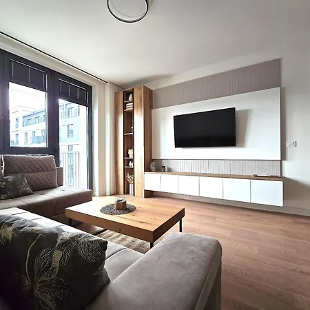 Aparthotel Queen's Park 4*