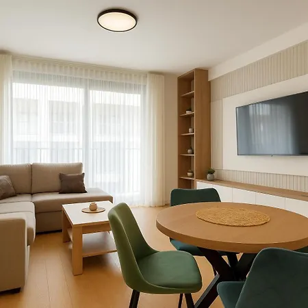 Queen's Park Aparthotel 4*