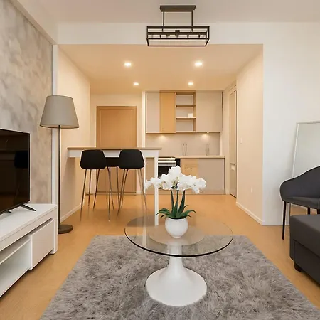 Queen's Park Aparthotel