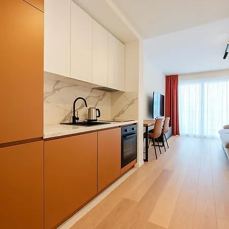 Aparthotel Queen's Park 4*