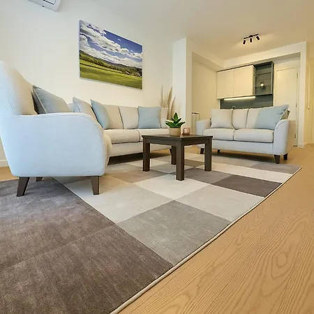 Queen's Park Aparthotel 4*