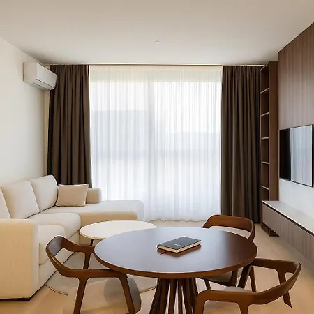 Queen's Park Aparthotel 4*