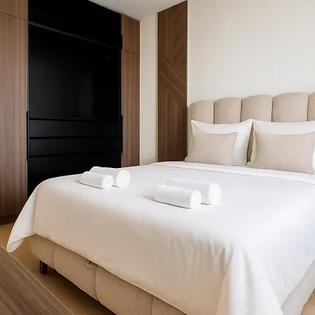 Queen's Park Aparthotel 4*