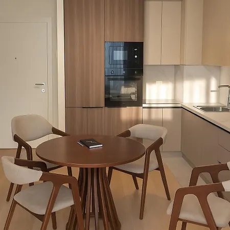 Queen's Park Aparthotel 4*