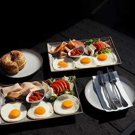 Queen's Park Aparthotel